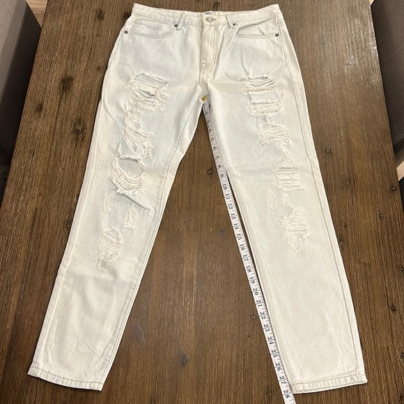 NEW FOREVER 21 Distressed Jeans in light blue - Picture 4 of 13